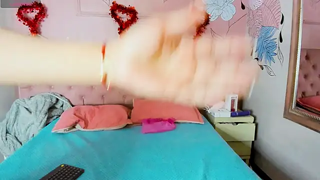 Snapshot of IsabellaLuxe chatting on September 19, 12:59 pm IsabellaLuxe online show from September 19, 12:59 pm