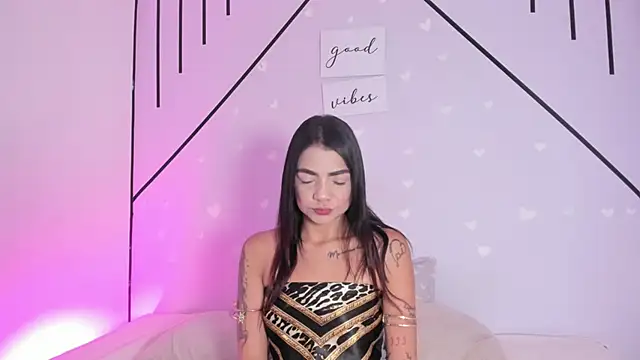 MiahCornell  online show from March 29, 3:11 pm