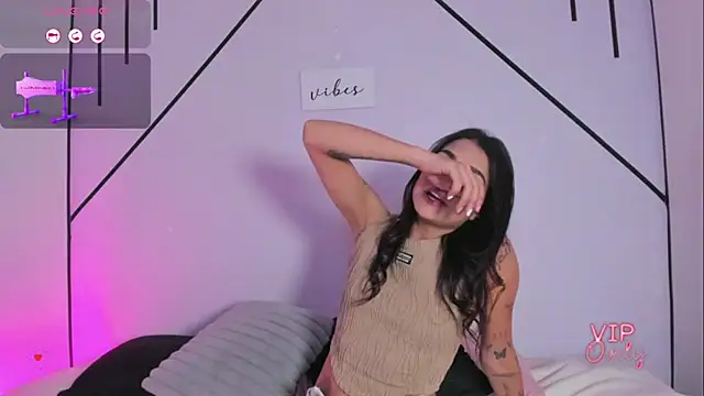 MiahCornell  online show from February 5, 8:34 pm