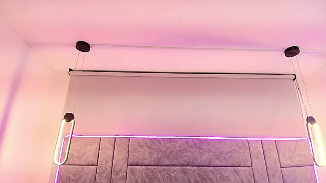 abril  lee   online show from November 15, 11:33 am