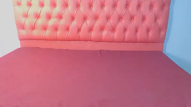 Snapshot of Bunny_Petit chatting on October 9, 12:42 pm Bunny Petit online show from October 9, 12:42 pm
