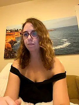 Snapshot of sweetsocalgirl chatting on September 24, 2:54 am sweetsocalgirl online show from September 24, 2:54 am