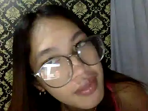 your wifey online show from October 4, 11:27 am