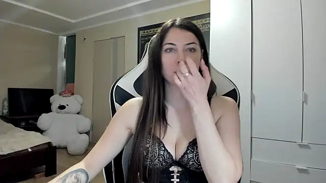 EmiLovsi online show from October 27, 9:42 pm