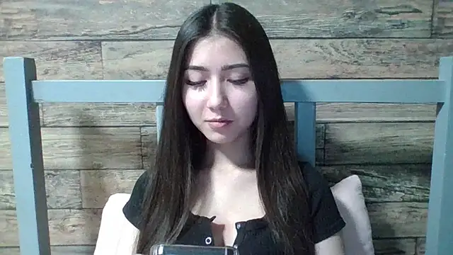 Virginia Hicks online show from November 28, 2:31 pm