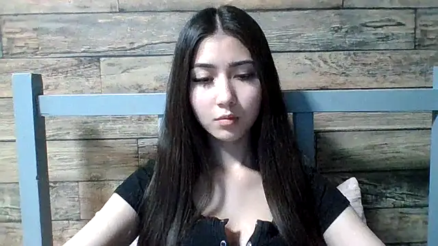 Virginia Hicks online show from November 22, 2:53 pm