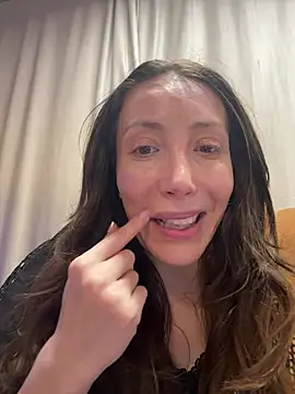 HellaryTourent online show from February 10, 5:49 pm