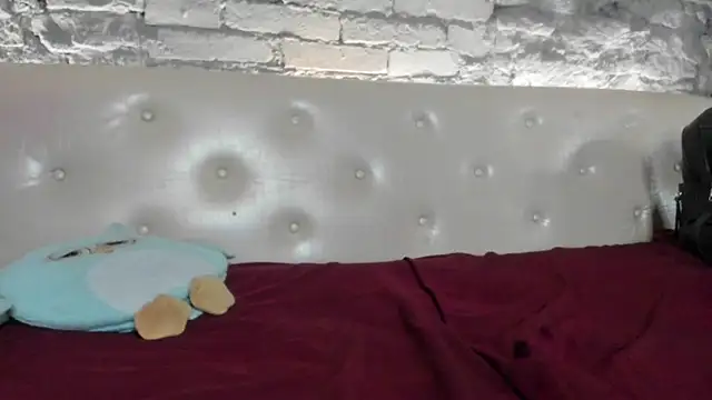 Snapshot of shygurl18 chatting on September 9, 1:33 pm shygurl18 online show from September 9, 1:33 pm