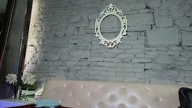 Snapshot of shygurl18 chatting on October 2, 7:35 am shygurl18 online show from October 2, 7:35 am