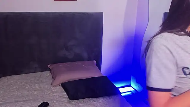 saramikaelson online show from January 9, 11:20 pm