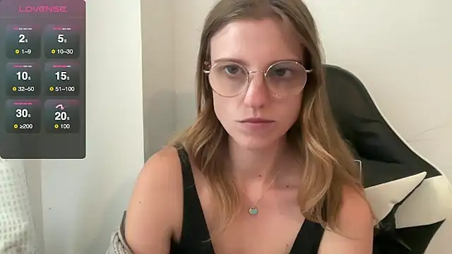 Snapshot of BustyKellyXXX chatting on September 14, 10:46 am BustyKellyXXX online show from September 14, 10:46 am