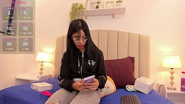 Rachel Donnelly online show from October 31, 4:25 am