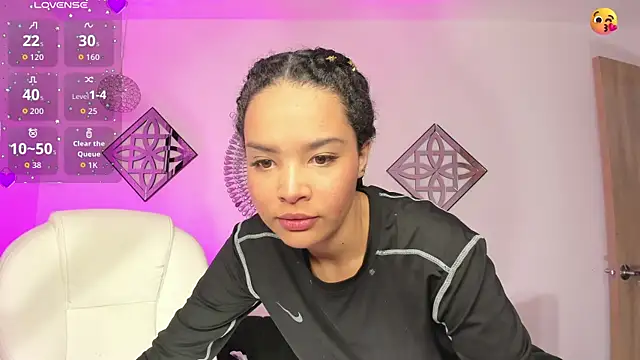Snapshot of Ayshel_cooperr chatting on October 18, 2:25 am Ayshel cooperr online show from October 18, 2:25 am