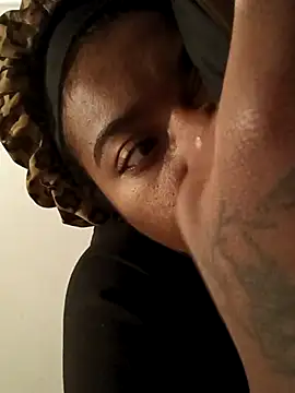 Tu GataLinda online show from November 13, 3:49 am