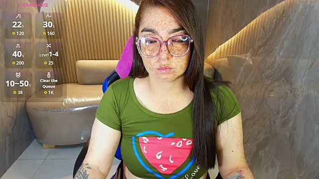 Snapshot of mariehw_r chatting on October 12, 12:51 pm mariehw r online show from October 12, 12:51 pm