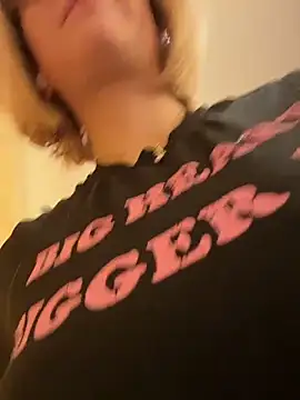 zoeypink online show from February 12, 7:54 am