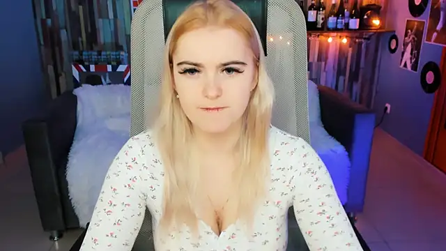 Stef Nicks online show from February 1, 7:40 am