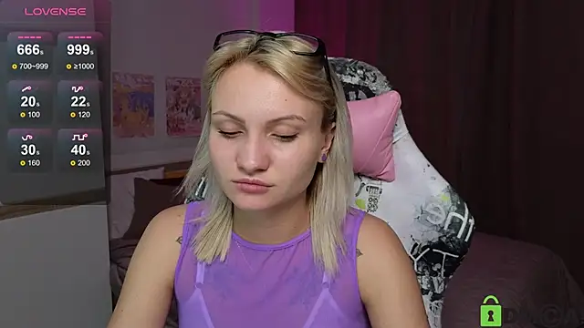 Snapshot of Cameronlovely_ chatting on September 20, 8:56 am Cameronlovely online show from September 20, 8:56 am