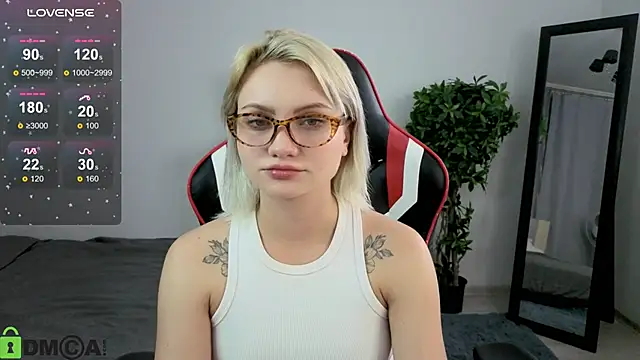 Snapshot of Cameronlovely_ chatting on October 11, 8:22 pm Cameronlovely online show from October 11, 8:22 pm