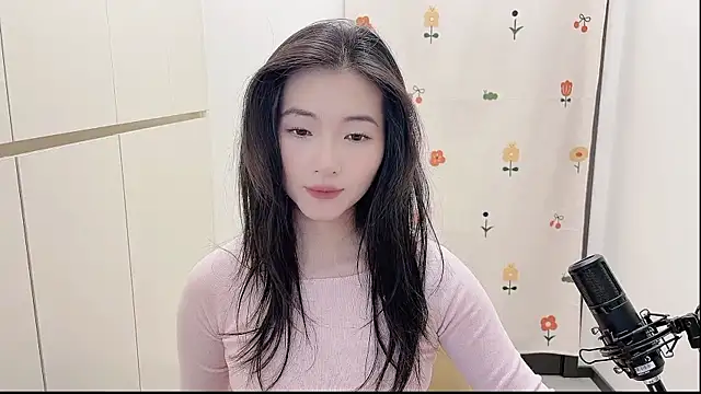 Snapshot of Rosalind_xixi chatting on September 22, 10:35 am Rosalind xixi online show from September 22, 10:35 am