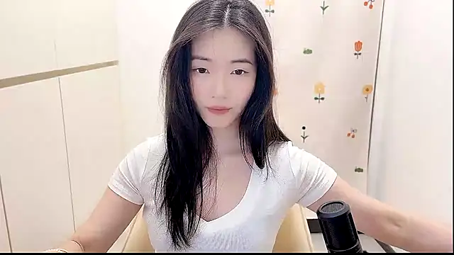 Snapshot of Rosalind_xixi chatting on October 17, 8:17 am Rosalind xixi online show from October 17, 8:17 am