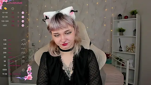 Snapshot of Tori_Cutie chatting on October 16, 12:13 am Tori Cutie online show from October 16, 12:13 am