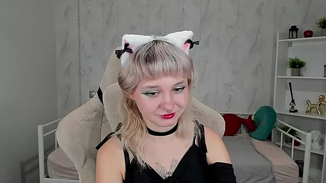 Snapshot of Tori_Cutie chatting on October 9, 12:15 am Tori Cutie online show from October 9, 12:15 am