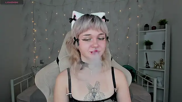 Snapshot of Tori_Cutie chatting on October 17, 12:14 am Tori Cutie online show from October 17, 12:14 am