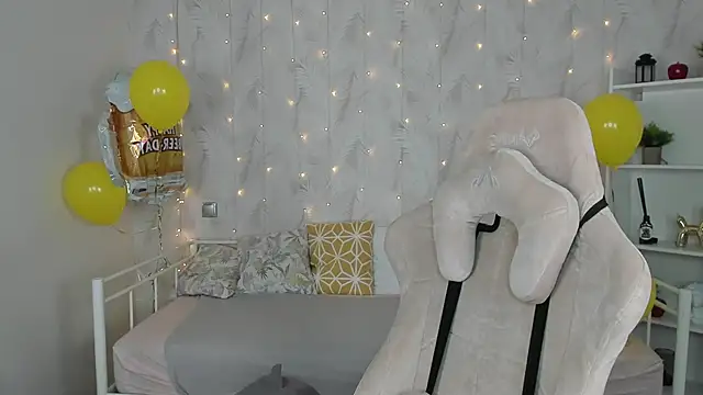 Snapshot of Tori_Cutie chatting on October 5, 12:15 am Tori Cutie online show from October 5, 12:15 am