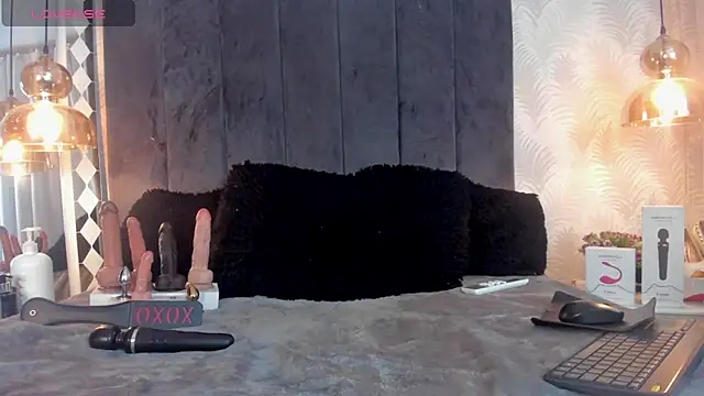 Foxx  Tatto  online show from November 13, 1:10 pm