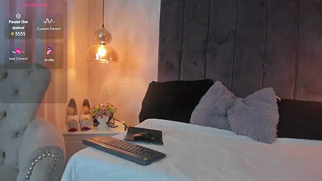 Snapshot of Foxx__Tatto_ chatting on September 25, 1:10 pm Foxx Tatto online show from September 25, 1:10 pm