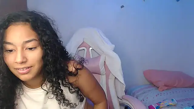 Snapshot of alicie_shy1 chatting on September 11, 10:43 pm alicie shy1 online show from September 11, 10:43 pm