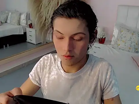 Snapshot of nathalialoes1 chatting on October 4, 7:18 pm nathalialoes1 online show from October 4, 7:18 pm