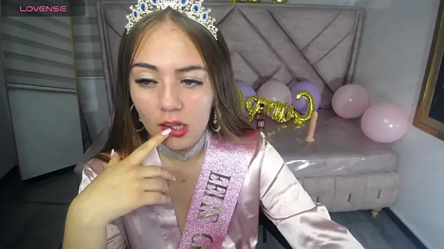 Snapshot of Luna_Star_v chatting on September 16, 3:36 am Luna Star v online show from September 16, 3:36 am