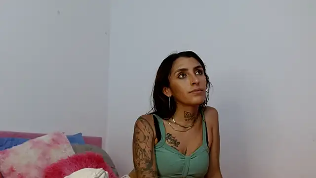 Snapshot of suzanhot_30 chatting on September 12, 8:49 pm suzanhot 30 online show from September 12, 8:49 pm