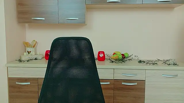 Julia Jae online show from April 17, 6:37 am