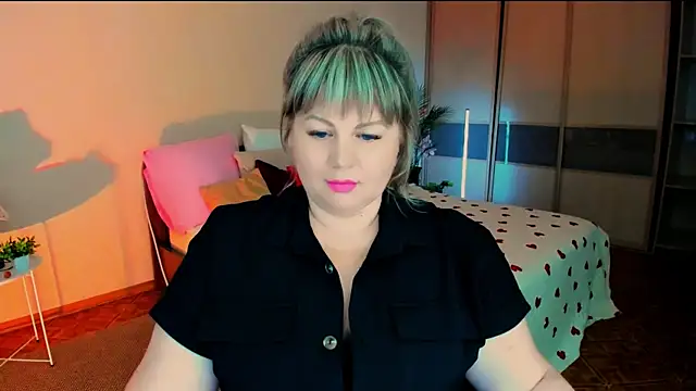 CrystaalStaar online show from August 6, 1:51 pm