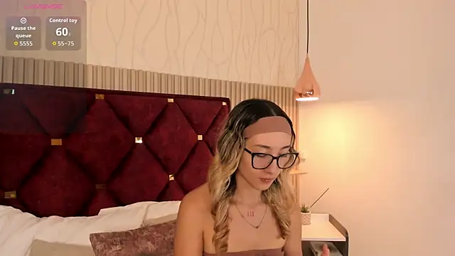 LauMiller online show from September 12, 8:49 pm