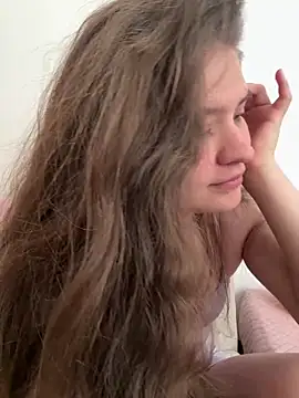 Emilyybennet  online show from April 13, 4:19 pm