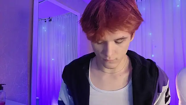 Snapshot of oliver_big19 chatting on October 3, 12:43 pm oliver big19 online show from October 3, 12:43 pm