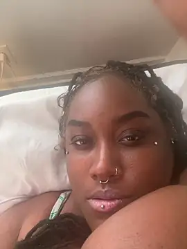 Cocomamii1 online show from February 13, 9:16 pm