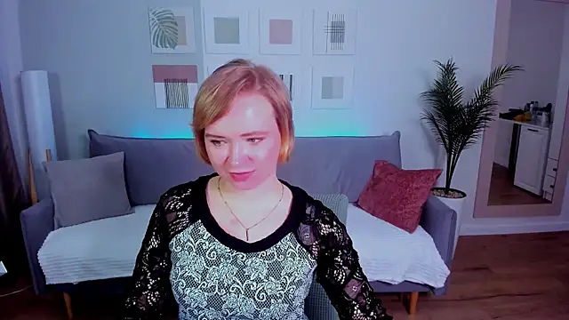 BellaSmitty online show from April 14, 9:31 am