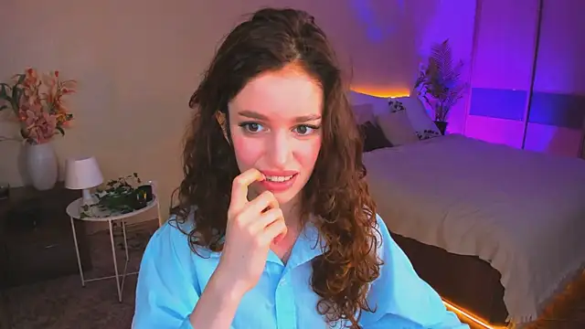 Snapshot of ChristinaConteeree chatting on October 6, 7:29 pm ChristinaConteeree online show from October 6, 7:29 pm