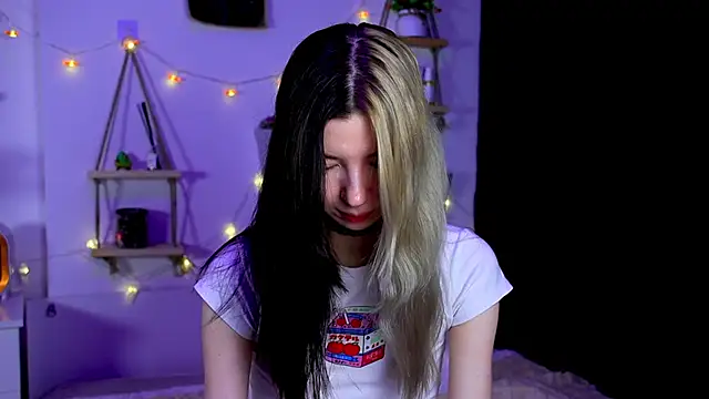 Snapshot of EmmieBlade chatting on October 15, 7:05 pm EmmieBlade online show from October 15, 7:05 pm