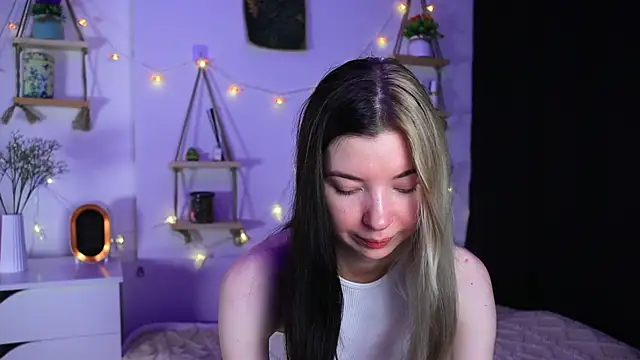Snapshot of EmmieBlade chatting on October 10, 7:30 pm EmmieBlade online show from October 10, 7:30 pm