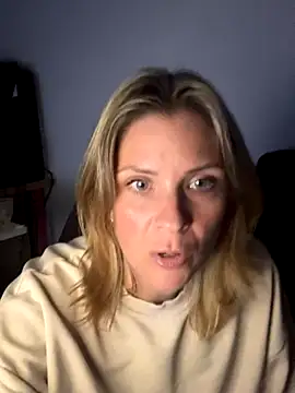 Snapshot of Lexi-Lux-X chatting on September 21, 1:37 am Lexi-Lux-X online show from September 21, 1:37 am