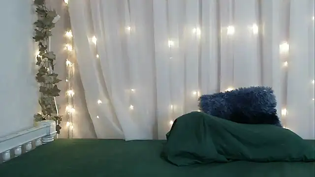 angelainparis28 online show from October 11, 5:01 am