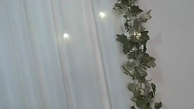 angelainparis28 online show from November 11, 6:31 am