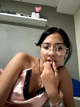 Snapshot of lynn9000 chatting on September 11, 3:29 am lynn9000 online show from September 11, 3:29 am