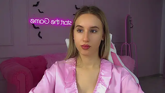 Snapshot of VictoriaHopsons chatting on October 18, 9:01 am VictoriaHopsons online show from October 18, 9:01 am